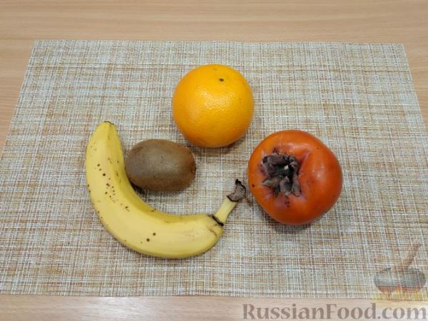 Смузи из хурмы, киви, банана и апельсина