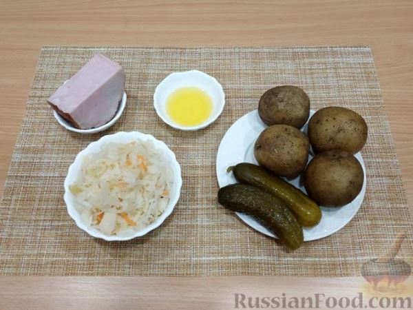Салат с квашеной капустой, картофелем, ветчиной и солёными огурцами