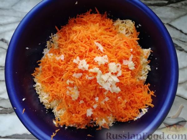 Закуска из моркови с сыром и яйцами