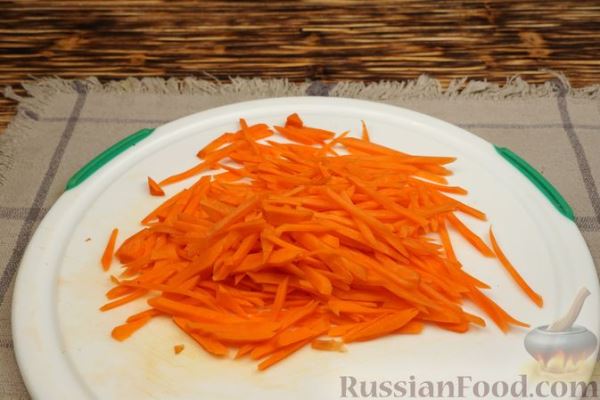 Салат из моркови с болгарским перцем и арахисом