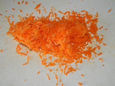 Говяжья печень в сметане с луком и морковью