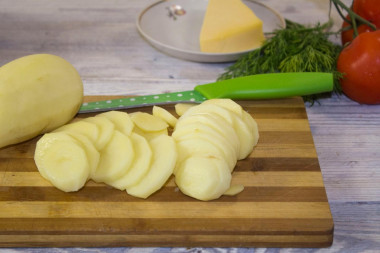 Картошка с помидорами и сыром в духовке запеченная