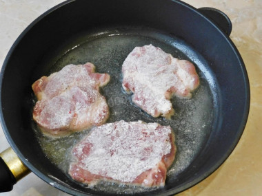 Отбивные из свинины на сковороде