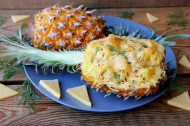 Запечённый ананас с сыром в духовке на праздник