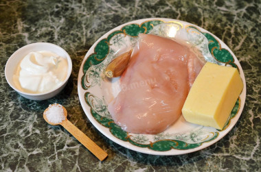 Курица с сыром в духовке со сметаной